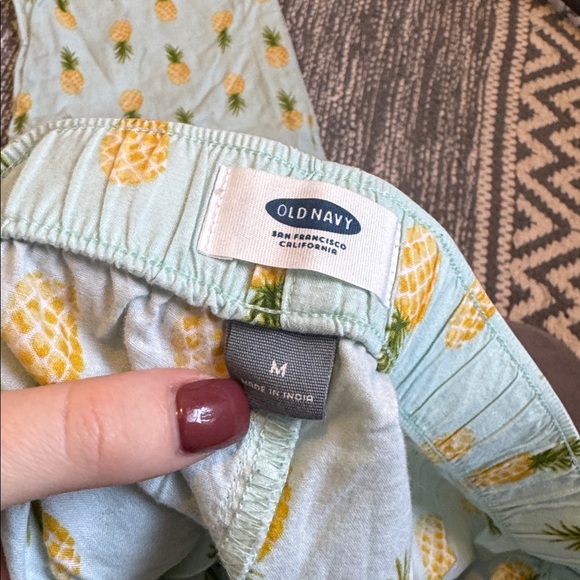 Pineapple Print Old Navy Womans Pajama Pants size Medium - Picture 2 of 2